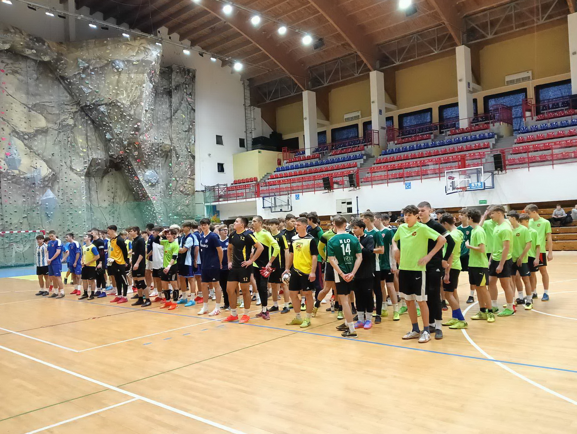 Zdjęcie M NS piłka halowa chłopców 12.23 (1)1149afca-d614-41b1-b726-baf6e44aac86.jpg w galerii Mistrzostwa Nowego Sącza w Piłce Halowej Chłopców